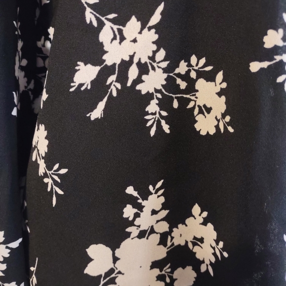 Time and Tru Lightweight Polyester Black/White Floral Blouse Sz L 12-14 - Picture 13 of 14